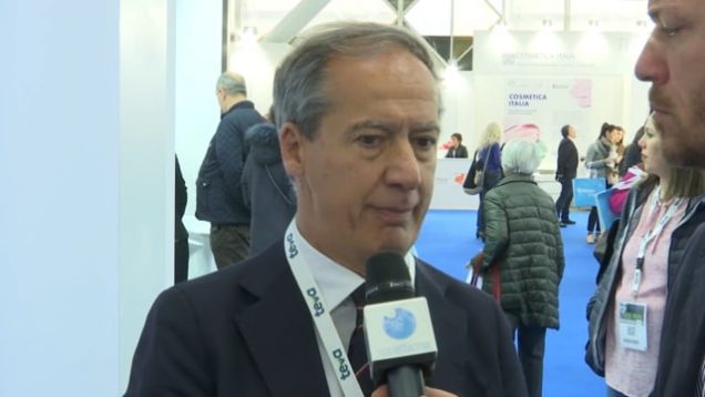 Farmacia: cala il valore della quota SSN, aumenta il commerciale