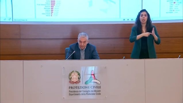 Mascherine. Arcuri elogia i farmacisti e ne premia gli sforzi