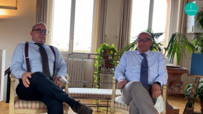 Casa di cura e gestione di una farmacia sono incompatibili